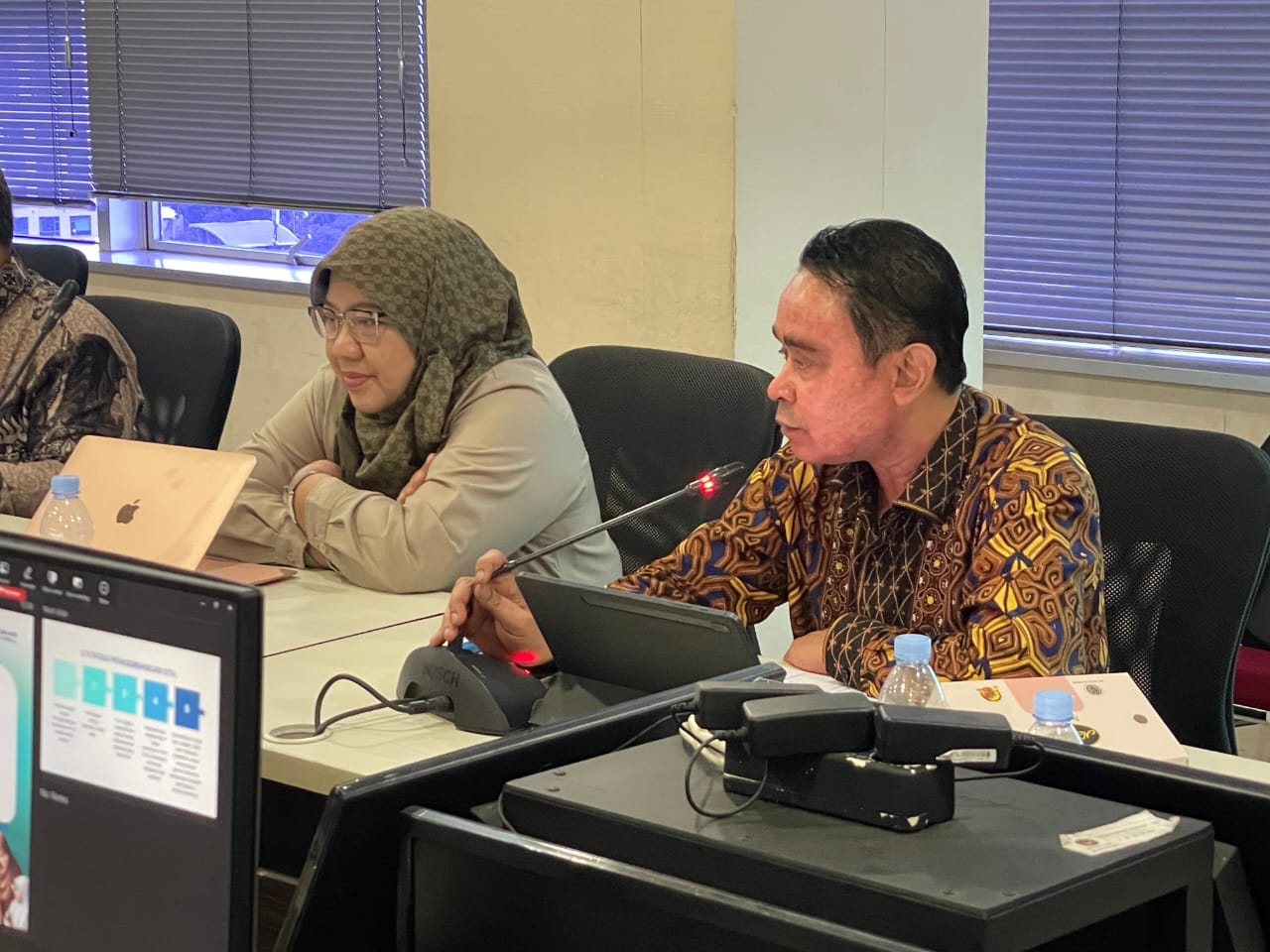 86fee6ee-41ab-4e1c-9eb2-8035fd1d8078